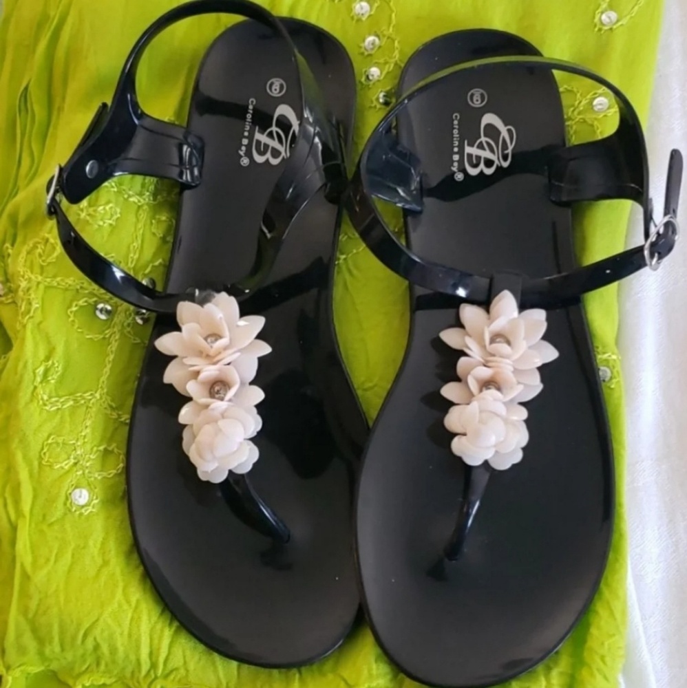 Jelly Sandals with Pink Flowers